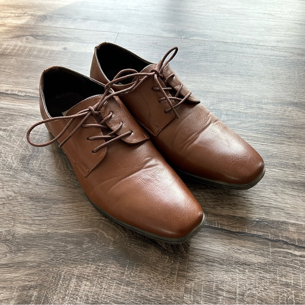 Men’s brown dress shoe size 9